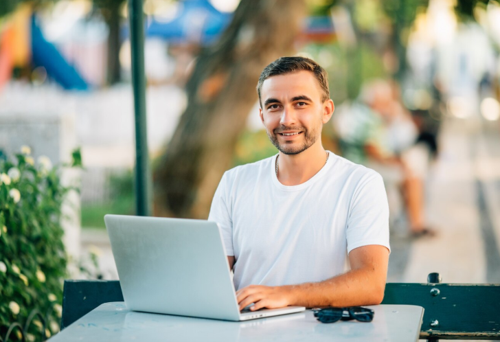 DeepSeek R1: Modelos Razonadores y su Impacto Corporativo